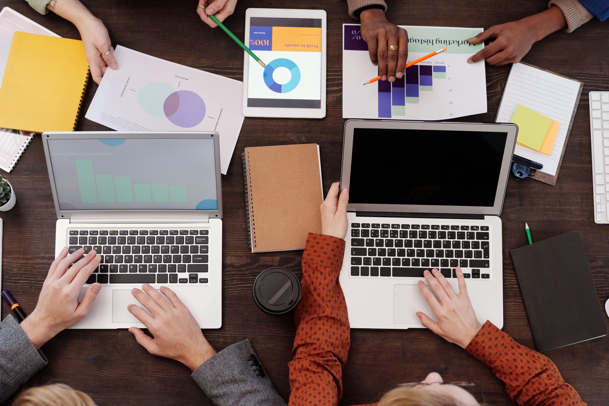 Cómo iniciar negocios para emprender desde casa y hacerlos crecer con una buena gestión empresarial